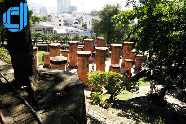 du lịch nha tra tham quan tháp bà ponagar