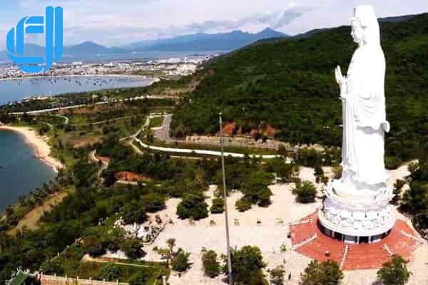 hình ảnh ngôi chùa linh ứng tự đà nẵng tọa lạc bán đảo sơn trà đà nẵng